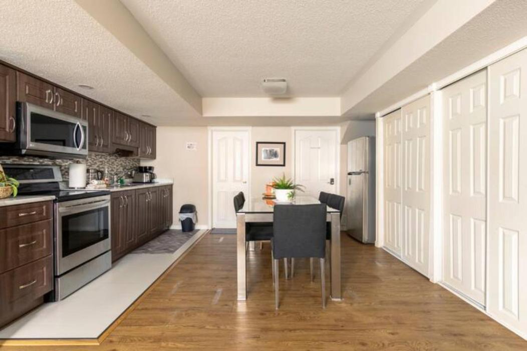Self Check-In Spacious Apartment With Full Kitchen أوتاوا المظهر الخارجي الصورة