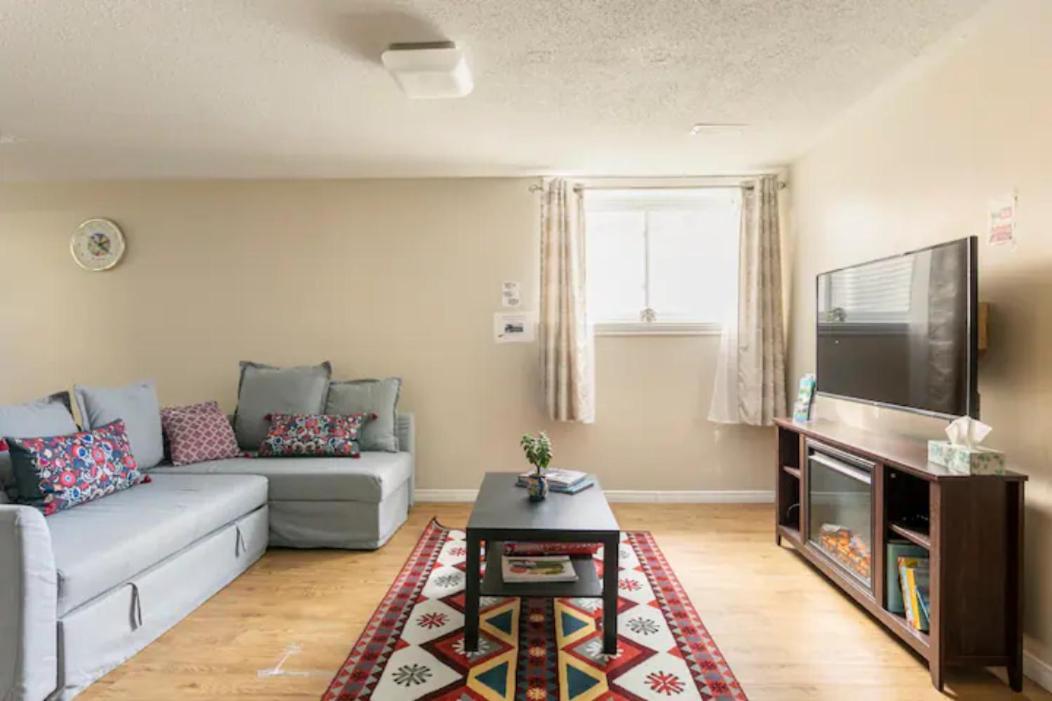 Self Check-In Spacious Apartment With Full Kitchen أوتاوا المظهر الخارجي الصورة